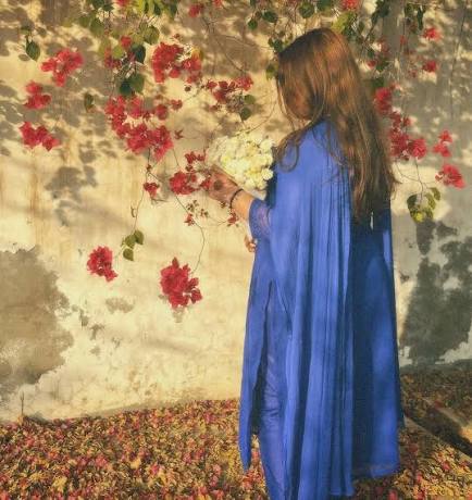 تمہیں پتہ ہے کہ سب سے بڑا افسوس کیا ہے میرے لیے ؟
... یہ نہیں کہ تم چلے گئے
... یہ بھی نہیں کہ خواب ٹوٹ گئے
سب سے بڑا افسوس تو یہ ہے کہ تم نے خود کو اس قابل بھی نہ چھوڑا
کہ میں تمہیں اچھے لفظوں میں یاد کر سکوں۔ 

#قومی_زبان