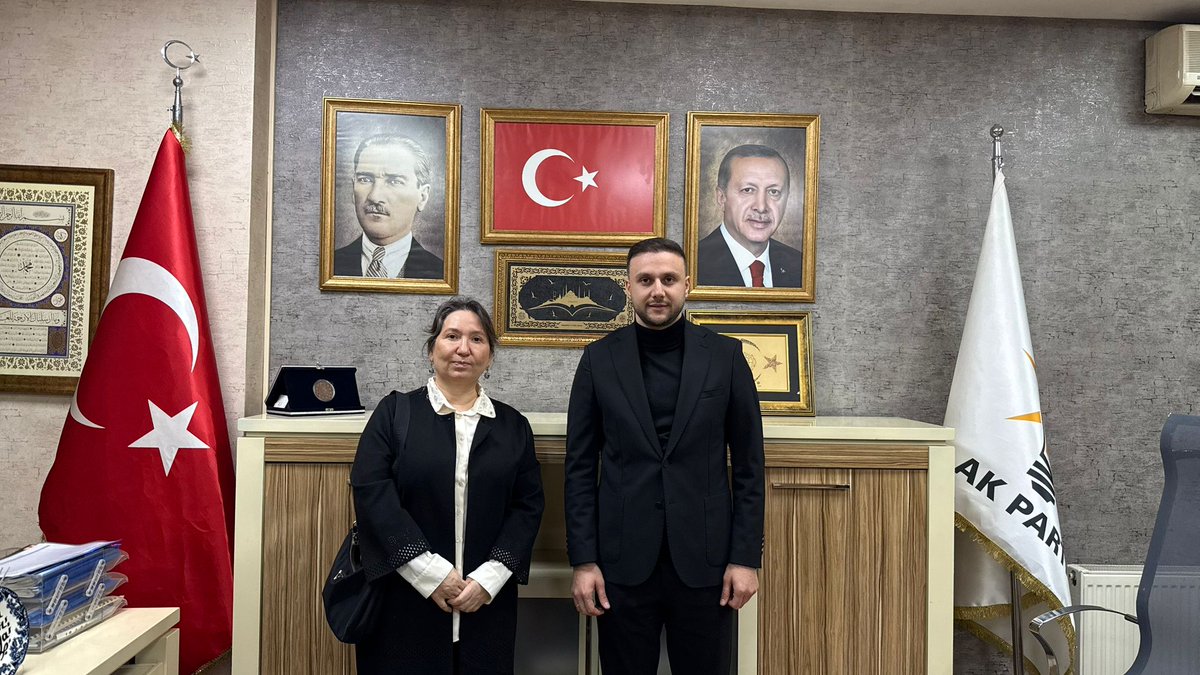 Rahmetli sağlık çalışanımızın ismini taşıyan Küçükçekmece Zahide Özay Aile Sağlığı Merkezi’nin kıymetli misafiri olarak, merhume Zahide Özay’ın emaneti olan kızı Tüzin Atlı bizleri ziyaret etti.

Kıymetli Tüzin Atlı’ya bu anlamlı ziyaretleri için teşekkür ediyor, merhumeye