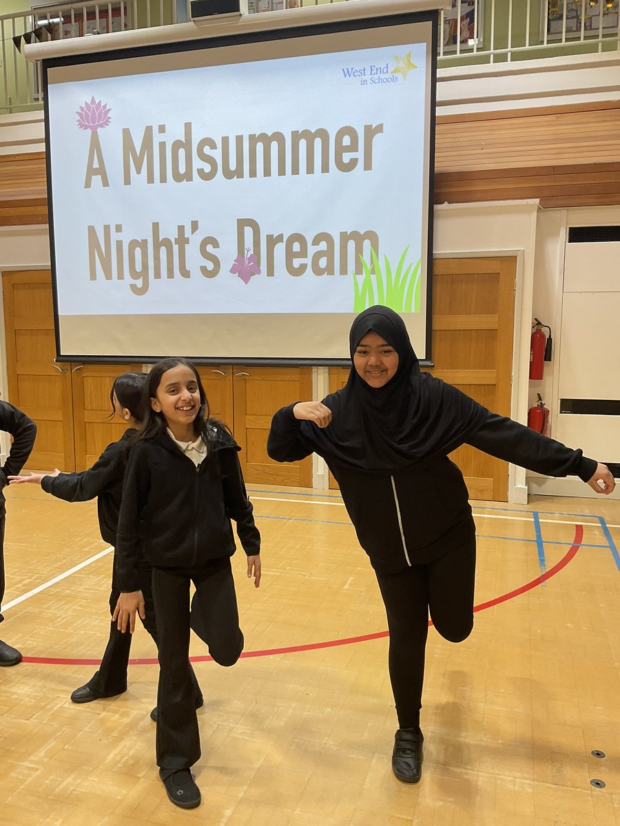 MarshfieldPS's tweet image. World Book Week📚📖🎭

The West End visits Marshfield🤩🎭🎉

Class Steve Irwin participated in ‘A Midsummer Night’s Dream’ workshop this morning. Future stars in the making! @MarshfieldPS #CarltonEdge #WorldBookWeek