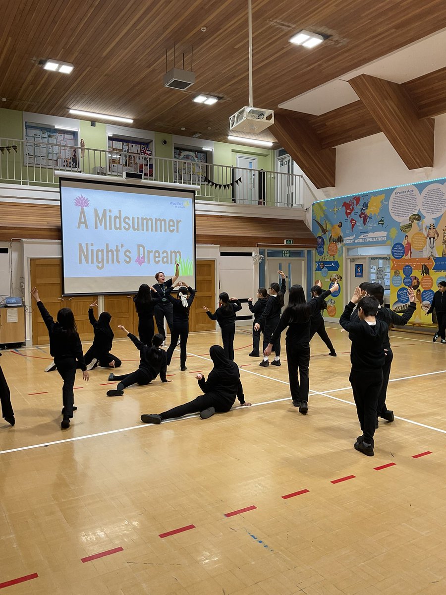 MarshfieldPS's tweet image. World Book Week📚📖🎭

The West End visits Marshfield🤩🎭🎉

Class Steve Irwin participated in ‘A Midsummer Night’s Dream’ workshop this morning. Future stars in the making! @MarshfieldPS #CarltonEdge #WorldBookWeek