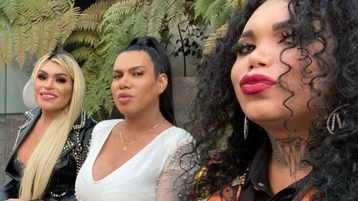 Mujeres con rifle
En Ucrania   //   En México