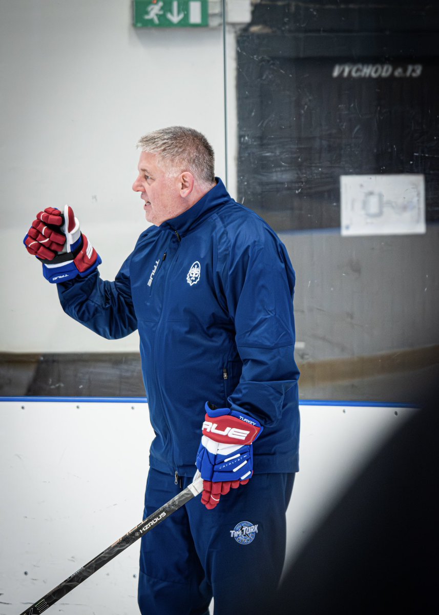 RytiriKladno's tweet photo. Zkušený trenér střelby a zakončování s praxí z NHL Tim Turk aktuálně spolupracuje s Rytíři Kladno na rozvoji mládežnických hráčů a zároveň se podílí na individuálním rozvoji hráčů A-týmu. https://t.co/P8zjNDEqdm