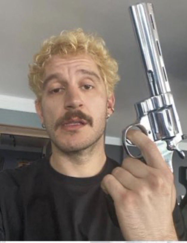 Bu dizileri izleyen toplumun sonu ne olur ? Bügün gördük. 
Mafya dizilerinden öğretmen kâtli 

 #ÖğretmenSahipsizDeğildir