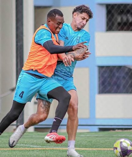 Libertad entrena ahora en la tercera zona militar previo al encuentro con D.Cuenca por la Conmebol Sudamericana. 
A las 14h00 se realizará la inspección del 🏟 Alejandro Serrano Aguilar por parte de Conmebol.