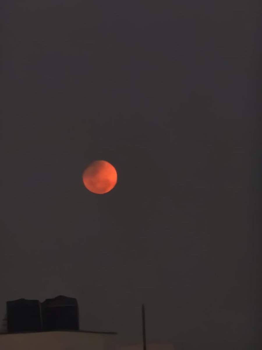 kirangazz's tweet photo. #BloodMoon रंगों से क्यों भागता है मन, 🌈 जब चाँद भी आज होली के रंग में डूबा है। 🌕 उसकी लाली जैसे प्यार का गुलाल, हर दिल में खुशियाँ भर दे। 🎉 मेरी तरफ से सबको होली की शुभकामनाएँ। 🥳 #bloodmoon https://t.co/9tJxFTQ83M