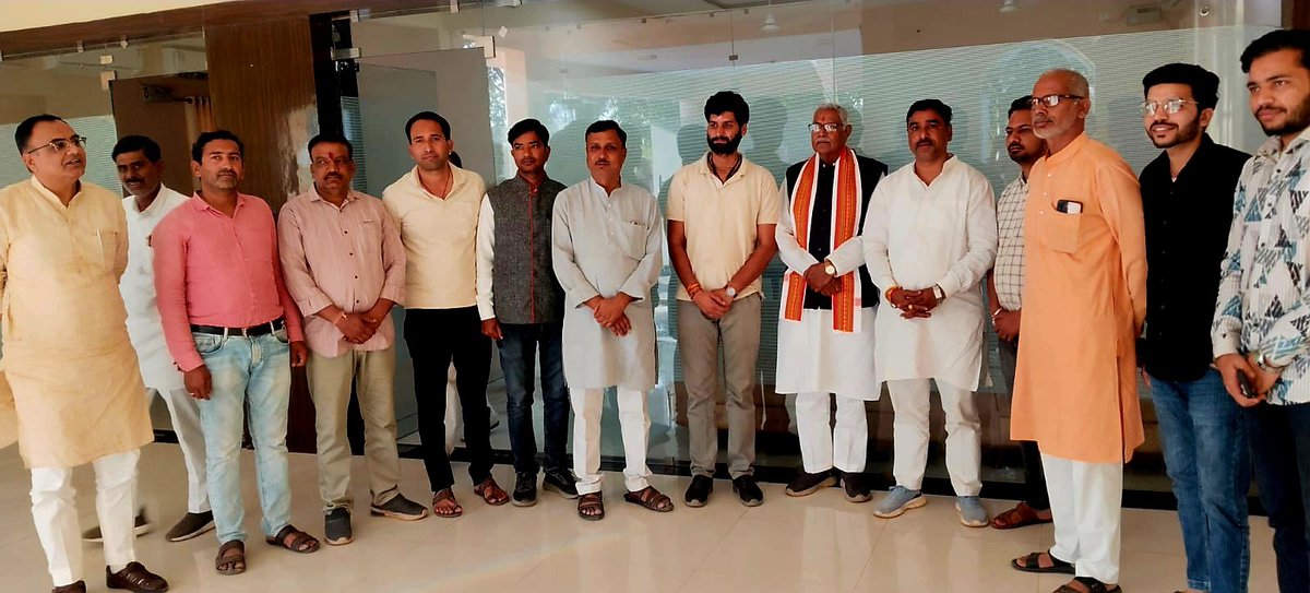 Dr_Sitasaran's tweet photo. अशोक नगर स्थित रेस्ट हाउस में स्वजनों एवं क्षेत्र के सम्मानित साथियों से आत्मीय भेंट एवं सौजन्य मुलाकात हुई।

इस अवसर पर आप सभी के द्वारा दिए गए स्नेह, सम्मान एवं आत्मीय स्वागत के लिए हृदय से आभार व्यक्त करता हुँ। https://t.co/3GRyjTAO5B