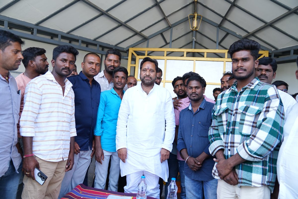 HimalayanSarath's tweet photo. TEAM Baireddipalli with Beloved MLA https://t.co/E0HNyzMW07