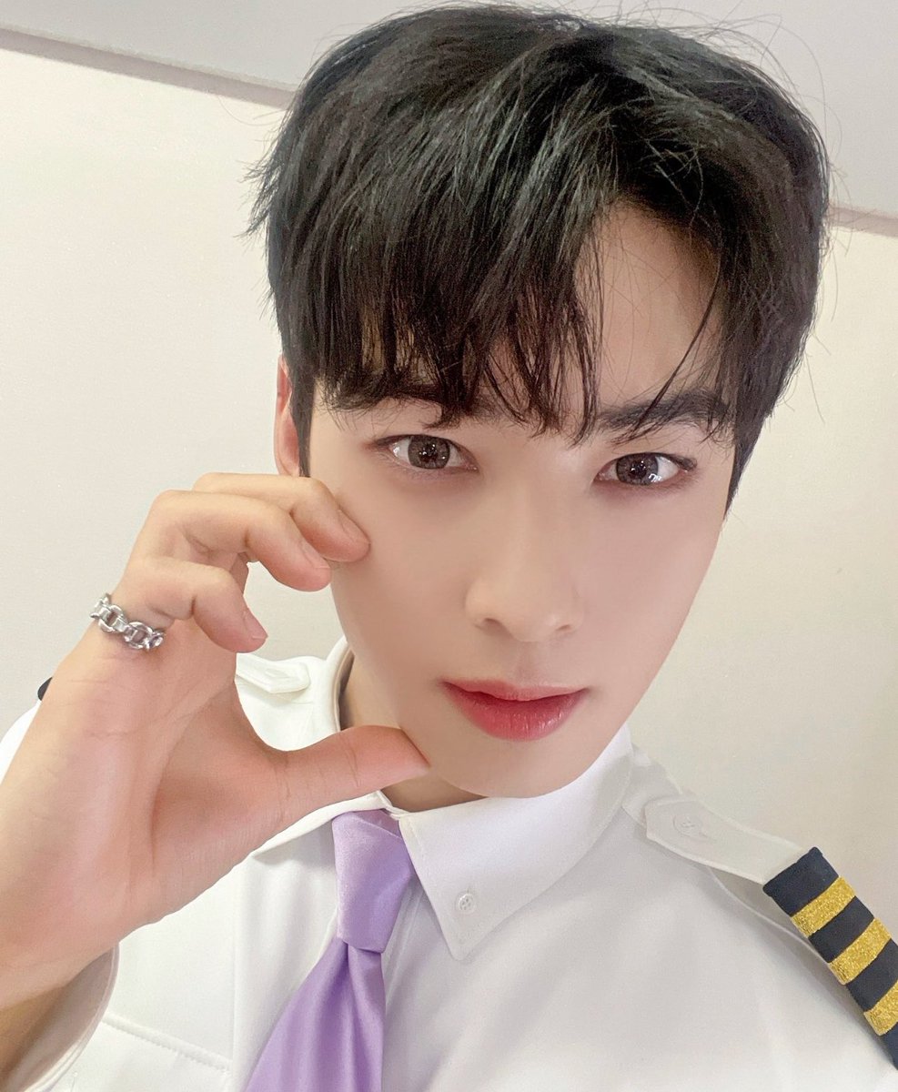 eunwoo gallery tweet media