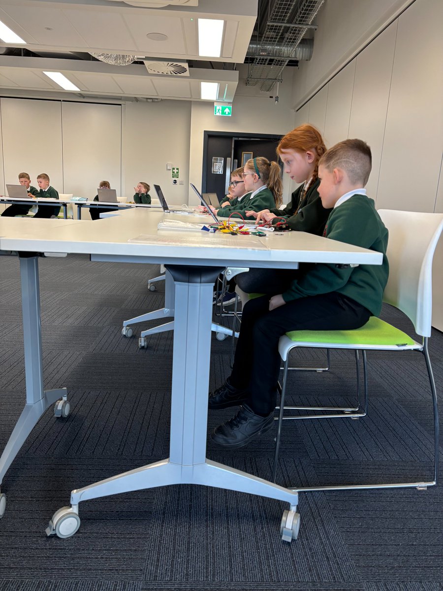 eccampusuk's tweet photo. Last Friday, we were delighted to welcome Year 2 students from New Delaval Primary to the Energy Central Learning Hub for an exciting lighthouse coding workshop with CAD2CODE.

A fantastic hands-on session full of creativity, problem-solving and digital skills in action! https://t.co/XIctJnl5Ss