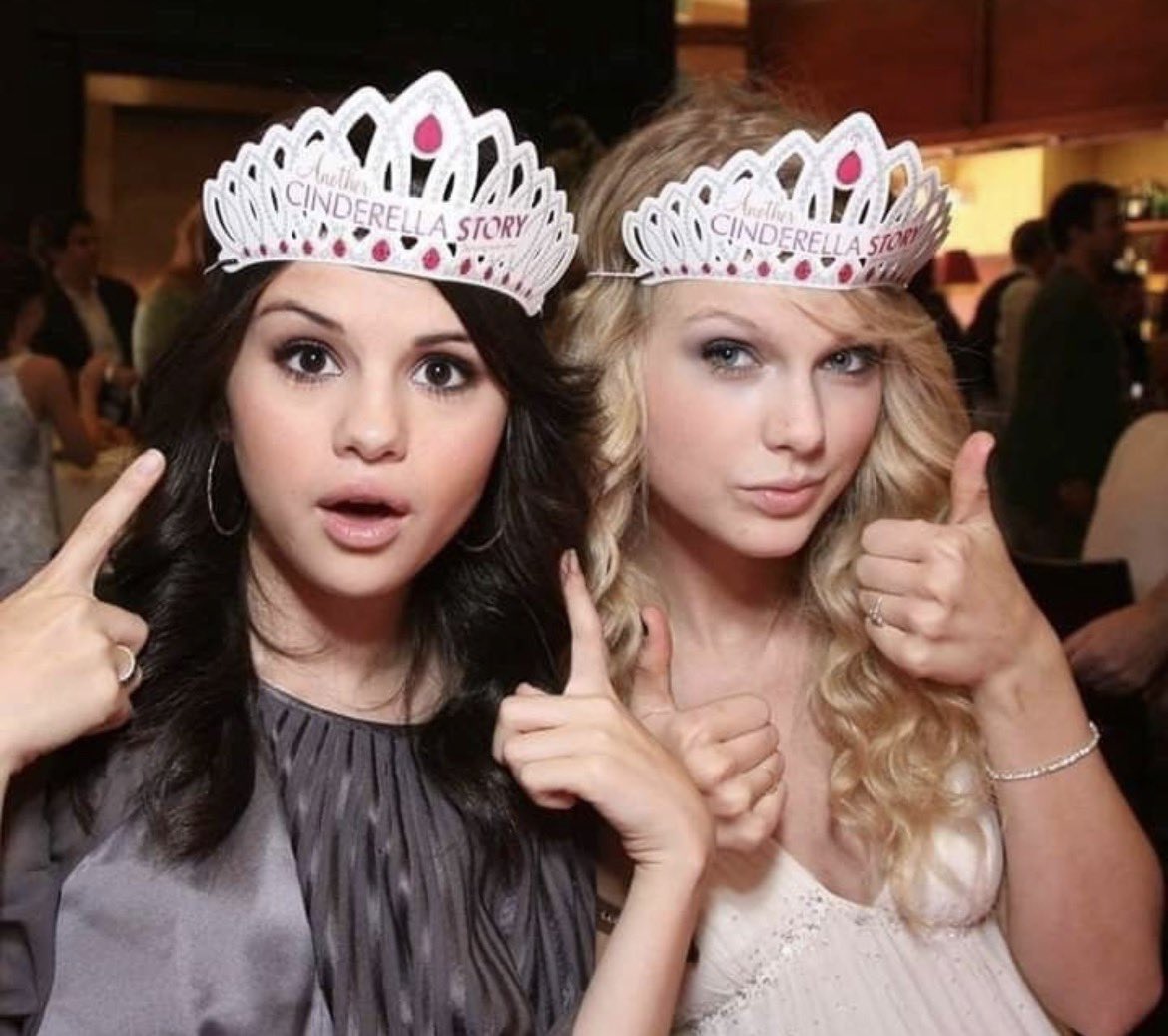 swifferupdates's tweet photo. 🎙️| Selena Gomez reveals Taylor Swift wrote a song called “Family”, a decade ago that’s about her and Selena’s friendship 🥹

“There’s this song Taylor wrote about us and it was called “Family”, and it was over easily a decade ago, it was basically saying you have these amazing dreams, and now when I listen to that song it makes me want to cry because it has happened for us”