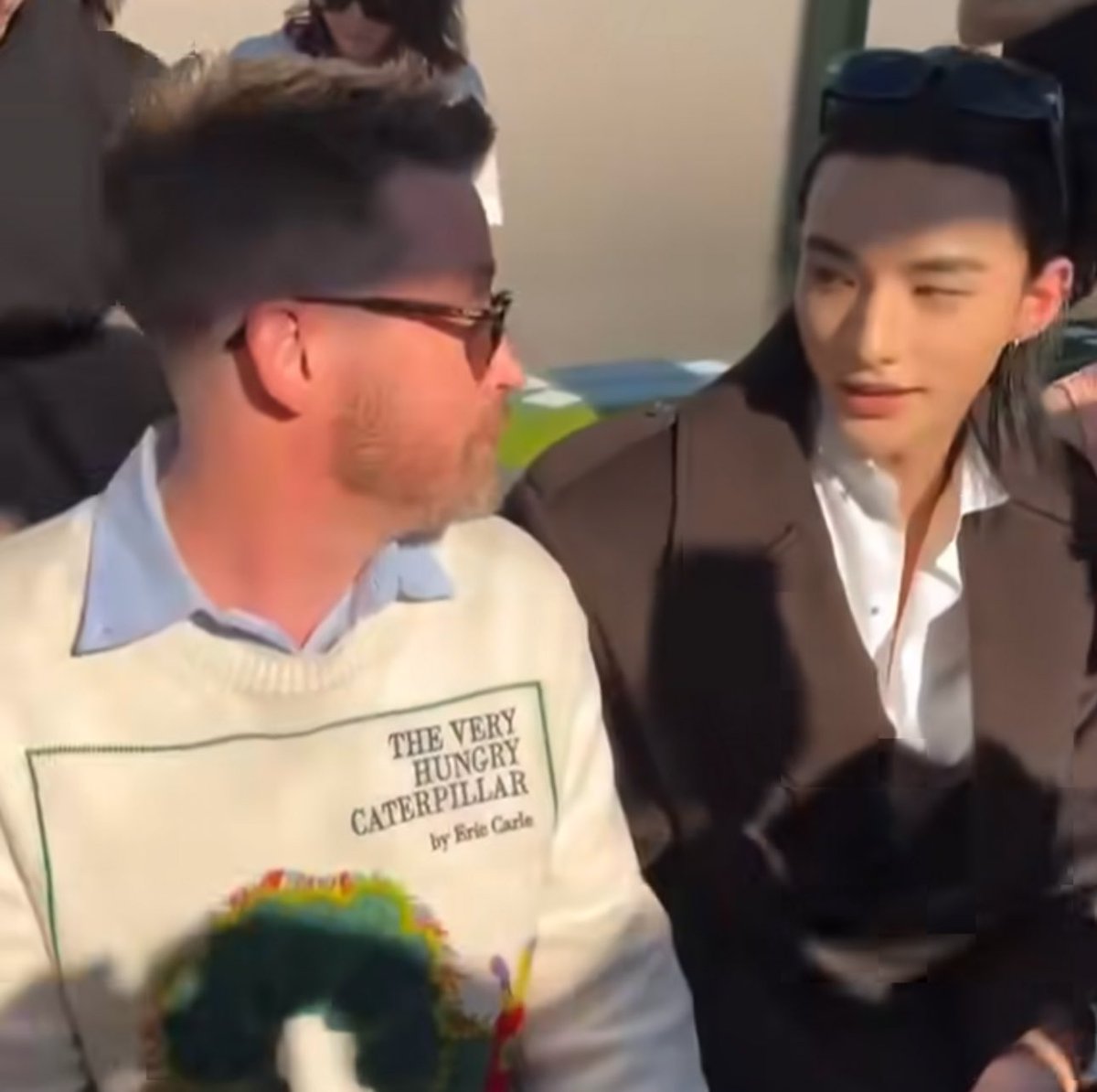 Wait, is that Macaulay Culkin sitting on the other side of Hyunjin??? okayyyy😻

DIOR PRINCE HYUNJIN AT PFW
#HYUNJIN_DiorAW26 <a href="/Dior/">Dior</a>