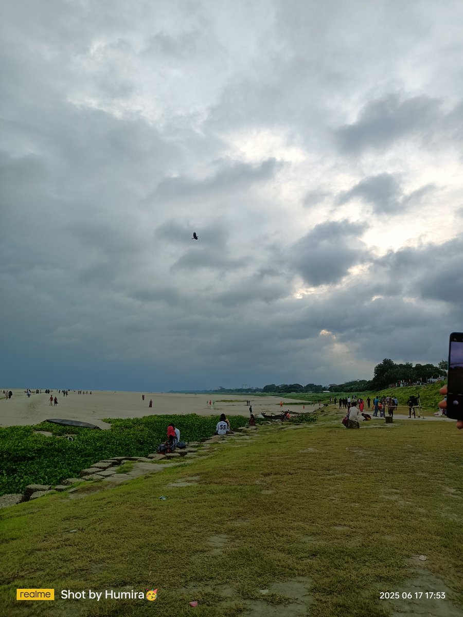 মানুষ চিনতে কি আয়না লাগে?!