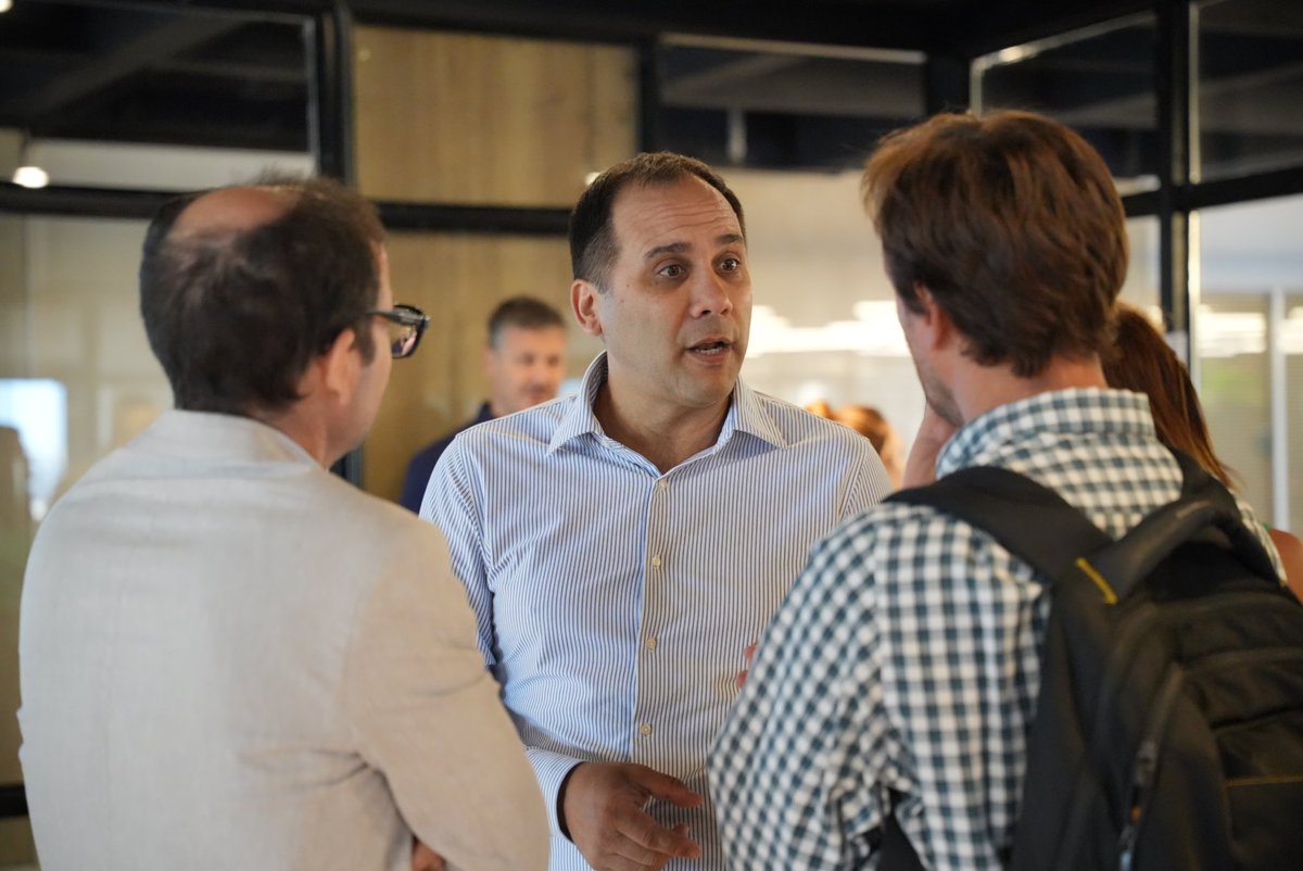 El viernes pasado tuvimos nuestro primer encuentro presencial de Grupo Atenas de 2026.

Nos hacía falta volver a mirarnos a la cara, intercambiar ideas sin pantalla de por medio, y ordenar todo lo que venimos construyendo.

Estamos avanzando a paso firme con nuestro Plan Q,