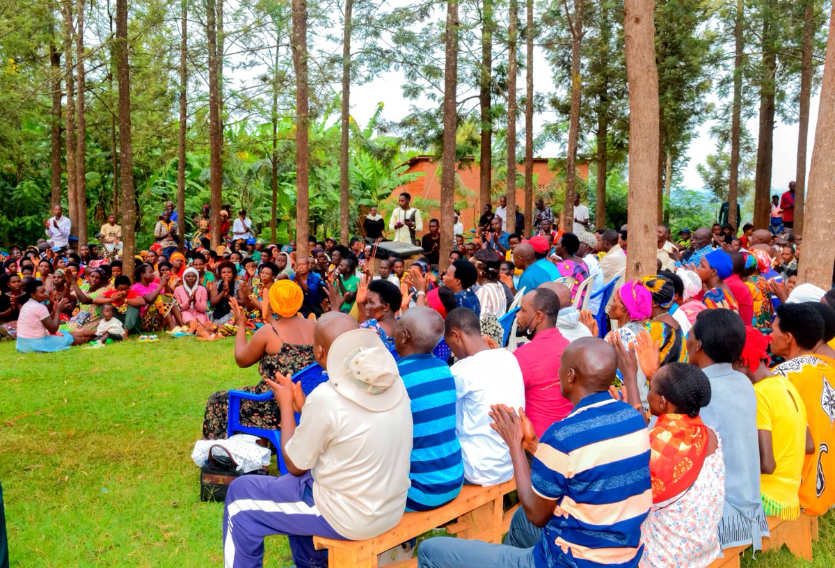 Uyu munsi, hirya no hino mu Tugari tugize Akarere hakozwe inteko z'Abaturage; by'Umwihariko,Umuyobozi w'Akarere <a href="/RichardGasana/">GASANA Richard</a>  ari kumwe n'izindi nzego bifatanyije n'abaturage b'Akagari ka Rwankuba mu Murenge wa #Murambi <a href="/RwandaLocalGov/">Ministry of Local Government | Rwanda</a> <a href="/RwandaEast/">𝐄𝐚𝐬𝐭𝐞𝐫𝐧 𝐏𝐫𝐨𝐯𝐢𝐧𝐜𝐞 | 𝐑𝐰𝐚𝐧𝐝𝐚</a>