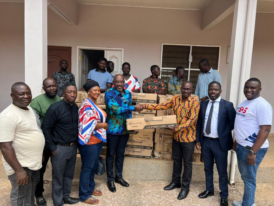 DavidArhinful22's tweet photo. Today, 3rd March 2026, Hon Nana Osei-Adjei, Member of Parliament for New Juaben North, met with all Assembly Members from the 20 Electoral Areas within the constituency.

#OperationLetThereBeLight 
#NyameNsaWom 🙏 https://t.co/qIJbNrbK1S