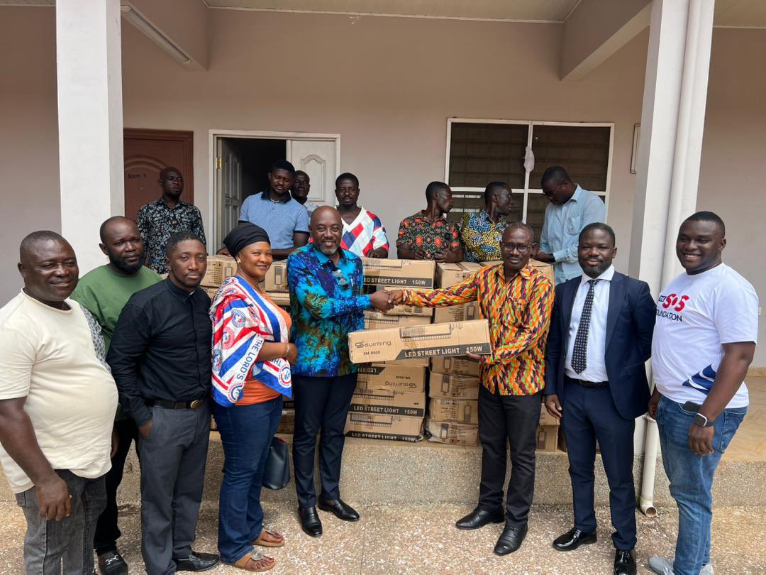 DavidArhinful22's tweet photo. Today, 3rd March 2026, Hon Nana Osei-Adjei, Member of Parliament for New Juaben North, met with all Assembly Members from the 20 Electoral Areas within the constituency.

#OperationLetThereBeLight 
#NyameNsaWom 🙏 https://t.co/qIJbNrbK1S