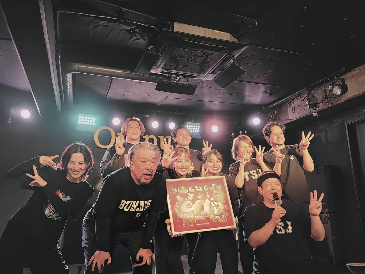 moco_ae86's tweet photo. #3割コント 
仕事終わりの推し活！
月初の忙しさの疲れを吹き飛ばしてくれたほど楽しい時間と空間でした！
かわいい名札と新しいハンドタオルも買えたし、限定ステッカーもいただけたし、また大事な小道具もお譲りいただけて満足です笑
#TEAMSPOTJUMBLE https://t.co/sHua0bTjhl