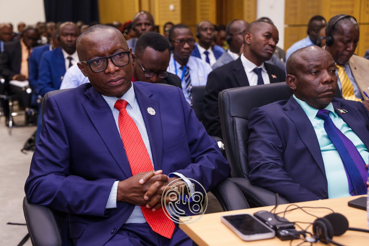 RTNBurundi's tweet photo. Evaluation mutuelle du dispositif de Lutte contre le Blanchiment de Capitaux (LBC), le Financement du Terrorisme (FT) et le Financement de la Prolifération (FP) des armes de
destruction massive: Présentation des recommandations préliminaires aux Hautes Autorités du Burundi

À la suite de la mission d'évaluation mutuelle conduite par les Experts de l’Eastern and Southern Africa Anti-Money Laundering Group (ESAAMLG), une réunion de haut niveau s'est tenue ce mardi 03 mars 2026 à Bujumbura.

Cette mission, organisée dans le cadre du cycle international d'évaluation des dispositifs de lutte contre le Blanchiment de Capitaux, le Financement du Terrorisme et le Financement de la Prolifération des armes de destruction massive (LBC/FT/FP), s'est déroulée du 15 au 27 février 2026 à Bujumbura.

La réunion de ce matin,  jour de clôture, avait pour objectif de présenter aux Hautes Autorités du Burundi les recommandations préliminaires issues des constats effectués par l'équipe d'évaluateurs. Elle a également constitué un cadre d'échanges constructifs autour des principales observations formulées, dans le respect des priorités nationales et du cadre institutionnel en vigueur.

Cette étape marque une phase importante du processus d'évaluation mutuelle, qui vise à apprécier le niveau de conformité technique et l'efficacité du dispositif national de LBC/FT/FP au regard des standards internationaux.

Les autorités burundaises ont réaffirmé leur engagement à poursuivre le renforcement du cadre juridique, réglementaire et opérationnel en matière de lutte contre la criminalité financière, en étroite collaboration avec les partenaires régionaux et internationaux.

Le rapport d'évaluation suivra les procédures internes de validation prévues par I'ESAAMLG avant son adoption formelle.