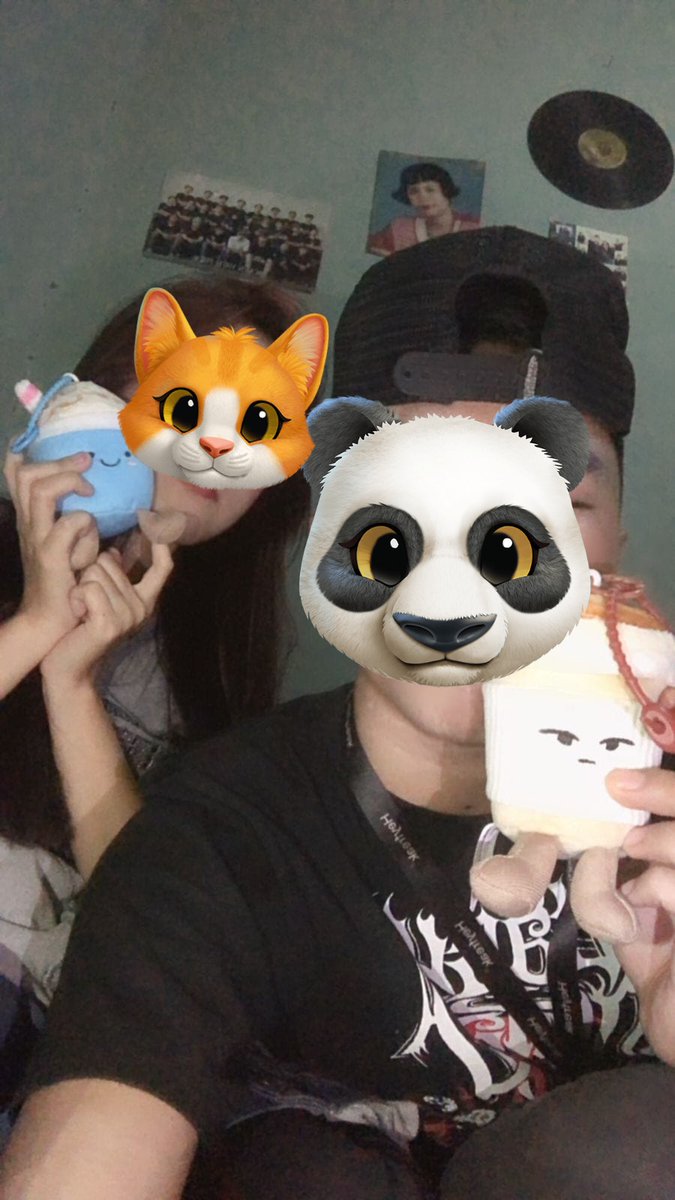 "nanti dikasih blind box nya asal pose kiyowo"
Lucu banget pacar aing