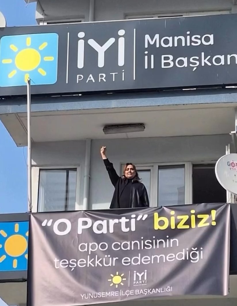 İYİ Partili teşkilatlar memleketin dört bir yanına aynı pankartı asmaya başladı:

“‘O parti’ biziz! 

apo canisinin teşekkür edemediği...”