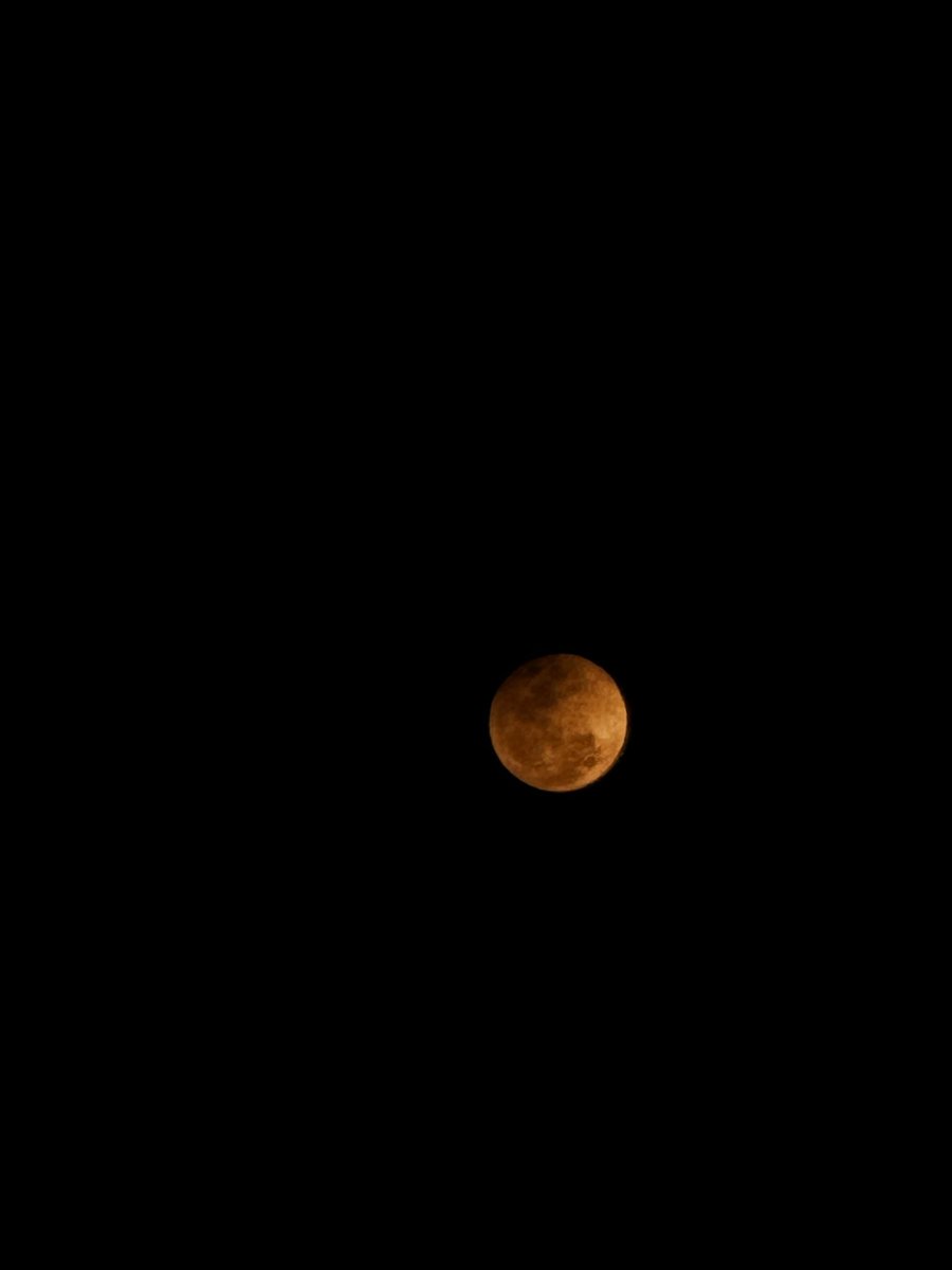 tweetpop_'s tweet photo. 3/3/2569  🌔 #จันทรุปราคา https://t.co/axLiwRAfid