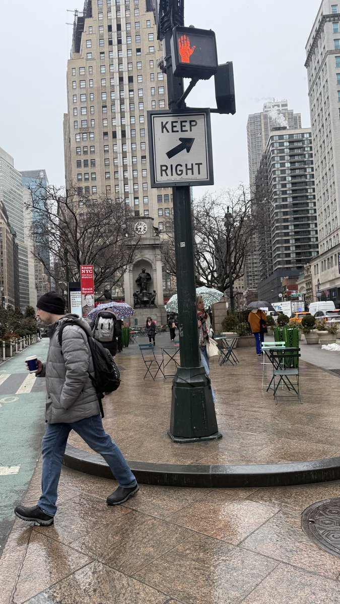 kimberlyburke's tweet photo. Good Morning NYC #empirestate #heraldsquare #midtown Light  #rain #sleet https://t.co/3thxX0SJmy