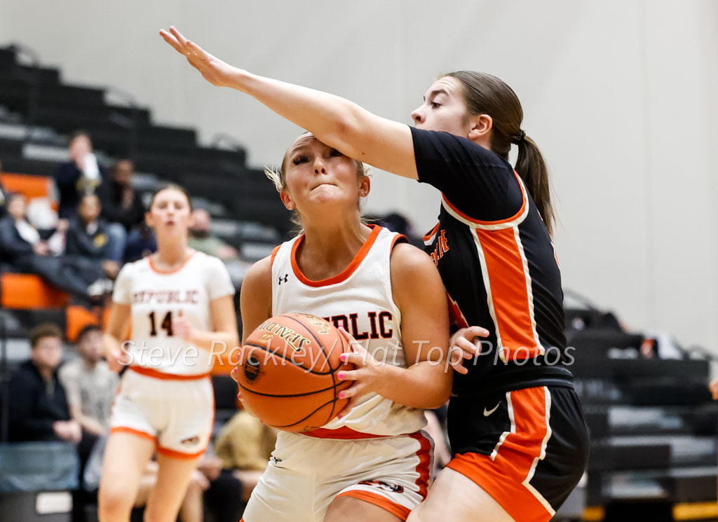 The Republic Varsity girls (58) opened district play against Waynesville (34) on 03-02-26.  To view the full gallery, go to my.photoday.com/gallery/republ…