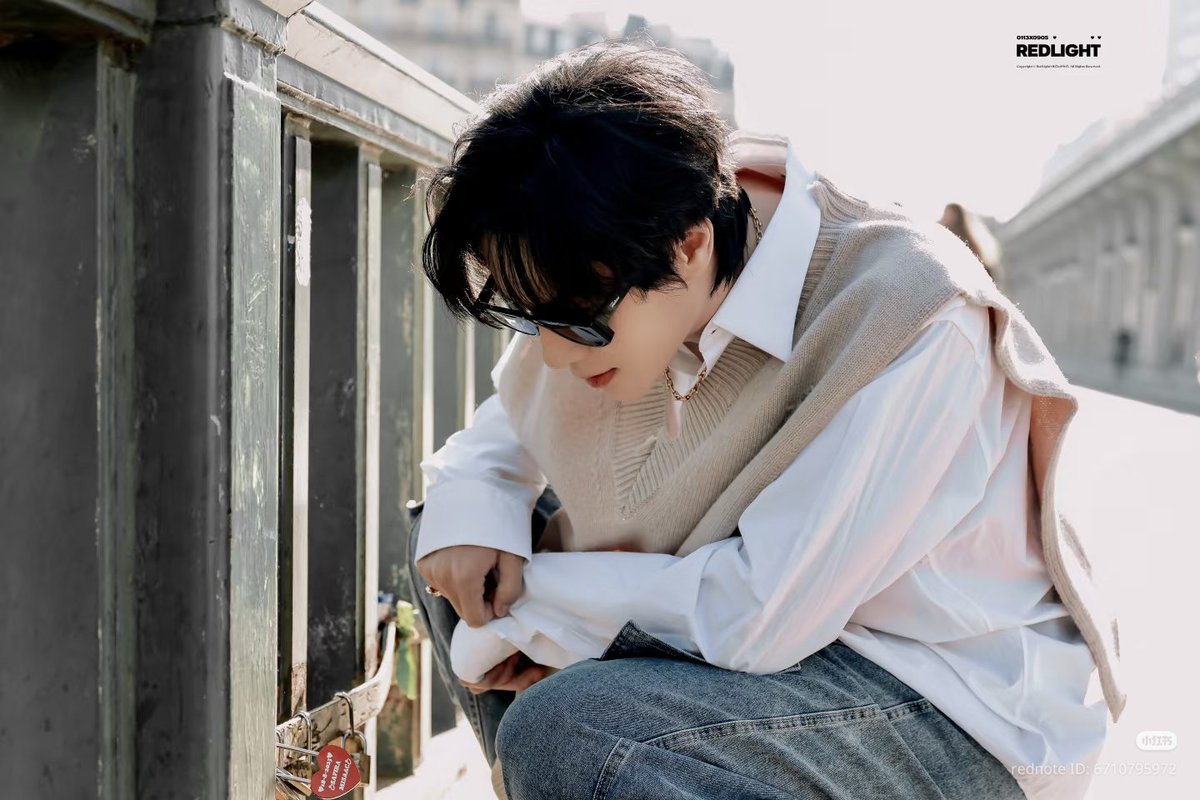 He doesn’t chase the light, the light follows him #ZhanXuan #展轩