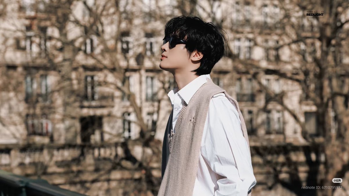 He doesn’t chase the light, the light follows him #ZhanXuan #展轩