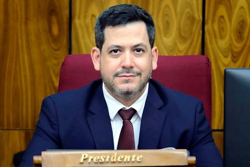 DiputadosPy's tweet photo. El diputado Dr. Raúl Latorre (ANR-Capital),  fue reelecto como presidente de la Cámara de Diputados para el periodo julio 2026- junio 2027, con un contundente apoyo de 74 votos de 80 posibles (92.5%). Se trata de su cuarto mandato consecutivo al frente de este cuerpo legislativo, consolidando un amplio respaldo político a su gestión.