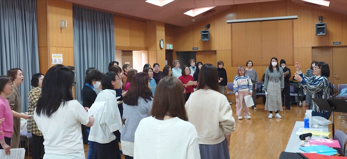 BBScircle's tweet photo. 3/1(日)の通常練習は、ゲスト2名をお迎えしました。

女声合唱フェスティバルの新曲、、、ベースはパート練もして奮闘しております。暗譜で歌うのが前提のバーバーショップなのであと2週間弱頑張りましょう〜🎵 https://t.co/R6CunS9y7O