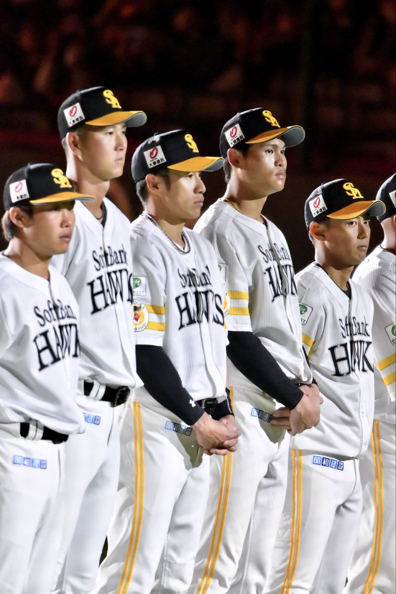 🗓️2026.3.3 🎎　PayPayドーム

2人の間にいると小さく見える😂

#sbhawks  ＃ソフトバンクホークス
#柳田悠岐　選手
＃笹川吉康  選手　＃秋広優人  選手