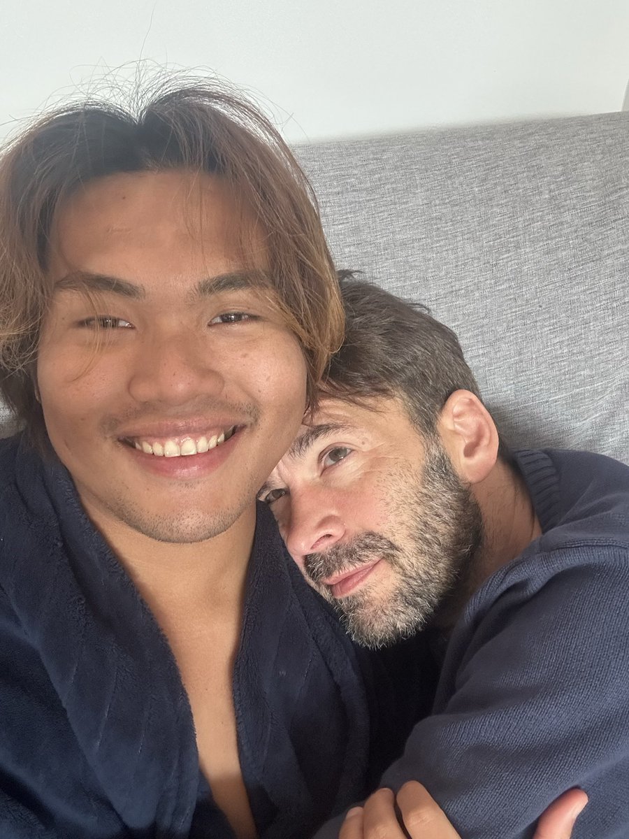 danielandfelipe's tweet photo. Just woke up and being extra cuddly in this rainy weather 💦 just two boys who couldn’t help themselves but do it 😘

How’s everyone’s morning ya’ll

#gaycouple
#gayagegap
#gayinterracial https://t.co/VnQVrvRL5V