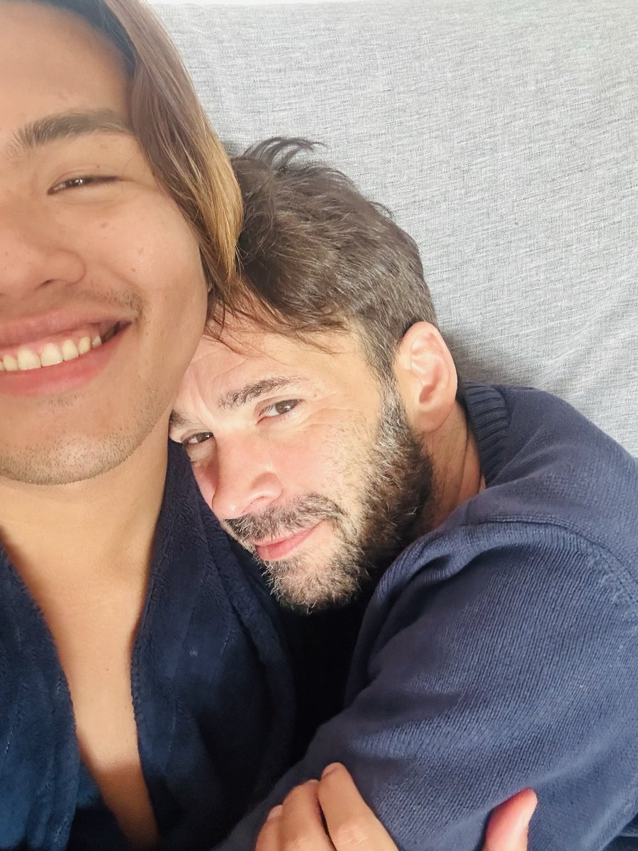 danielandfelipe's tweet photo. Just woke up and being extra cuddly in this rainy weather 💦 just two boys who couldn’t help themselves but do it 😘

How’s everyone’s morning ya’ll

#gaycouple
#gayagegap
#gayinterracial https://t.co/VnQVrvRL5V