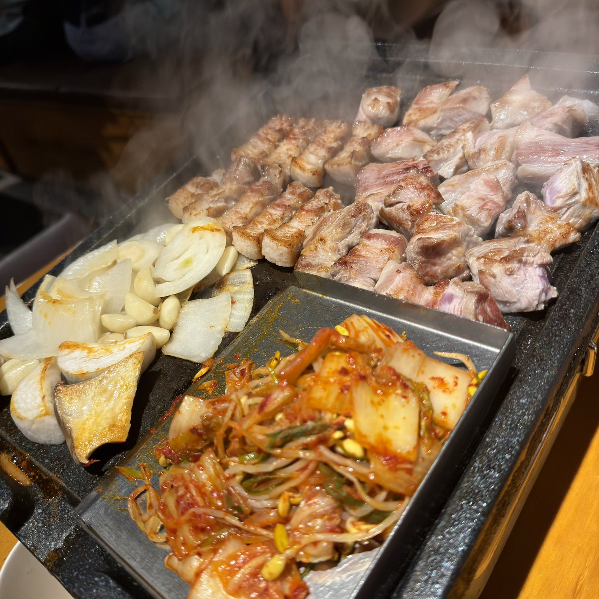 12nnmn12's tweet photo. 3/3🌈 1月にソウルで食べたサムギョプサルとモクサル🥩また行きたい🤤

#3D1 #삼겹드라이브원 #ALD1 https://t.co/78DKCH0yJD