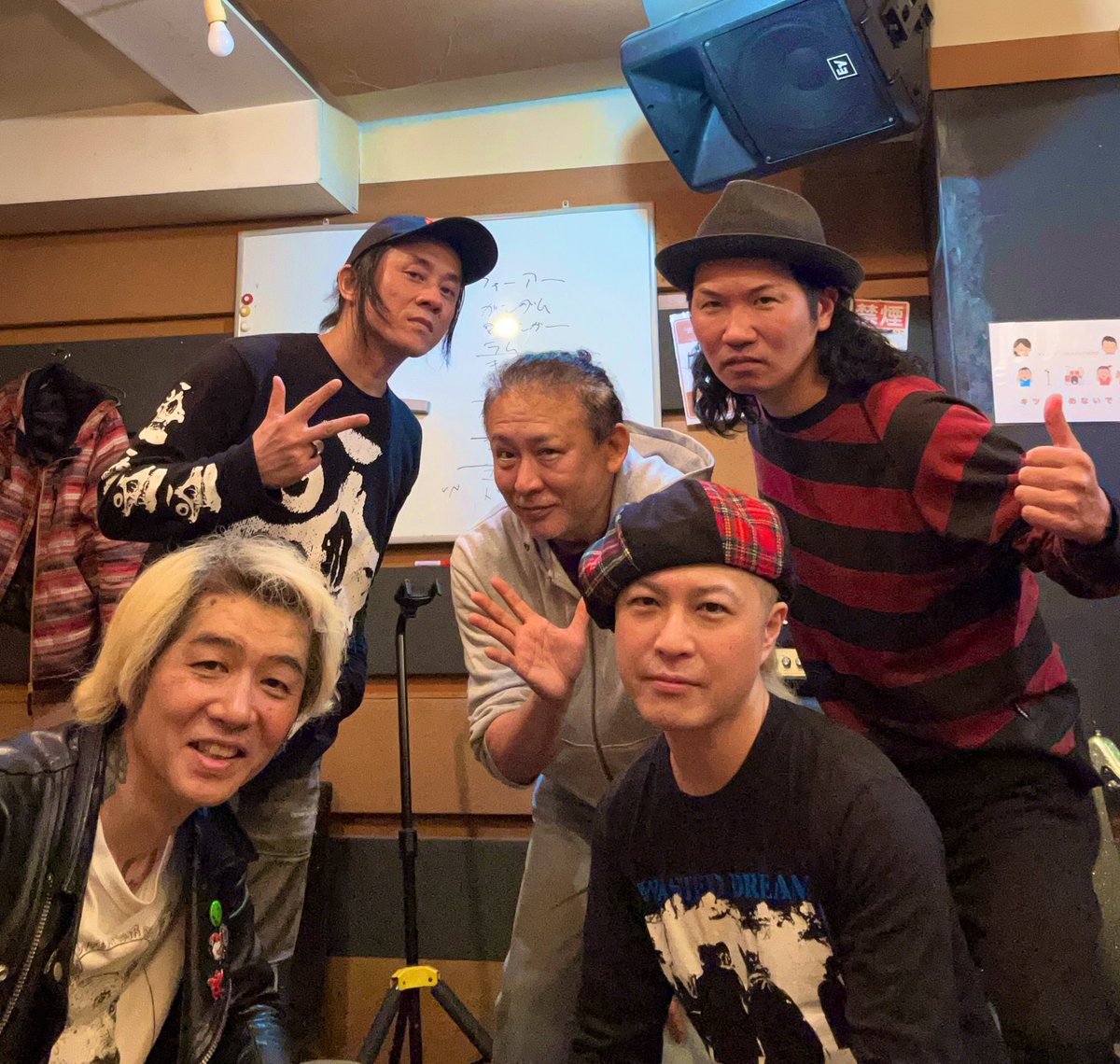 tokyobaka's tweet photo. アニパンクに加入しました！

来週3/13(金)@下北沢CLUB Que
ベースのヒゴさんお誕生日イヴイヴPARTYから弾きます
実は俺も誕生日ヒゴさんと同じ日なんで一緒にお祝いしてくれたら嬉しいです🍻
よろしくお願いします！ https://t.co/jsuCMICfNr