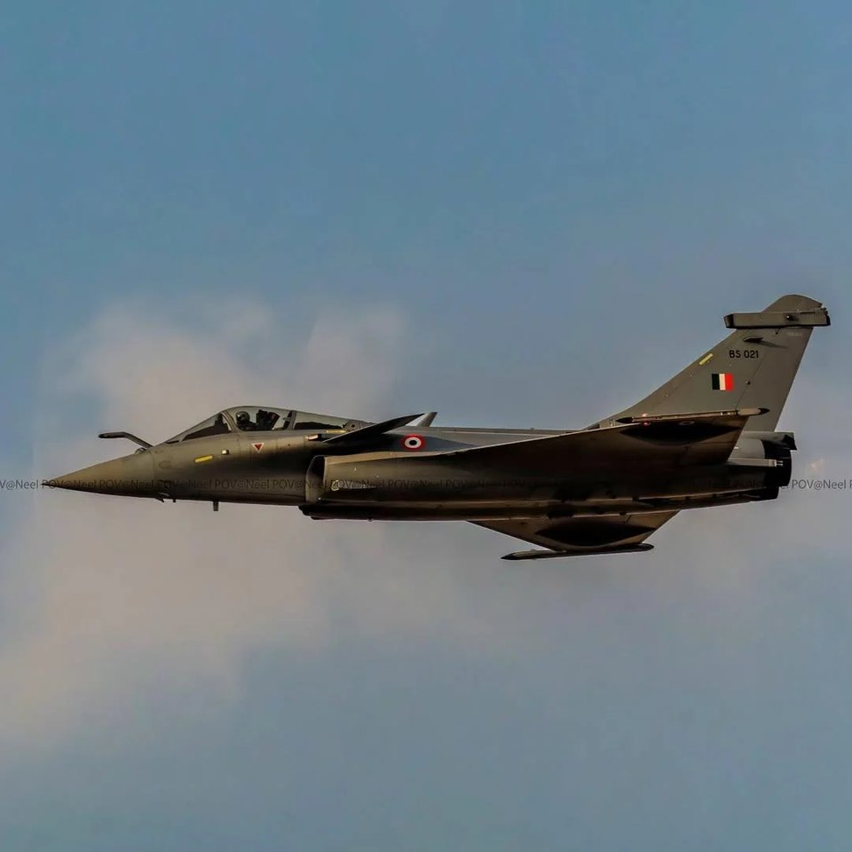Pakistan claimed BS021 was shot down, but recent picture show BS021 flying during Vayu Shakti, debunking the PAF’s claim.

Pic source: instagram.com/p/DVayW4tDyPu/…