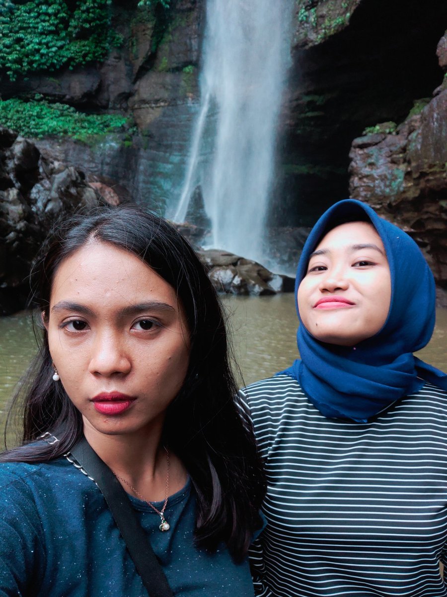 3 tahun yang lalu, ucapan selamat yang terakhir dan hari-hari terakhir kamu berada di bumi.

Sudut-sudut Bali telah kita jelajahi dan tak bersisa.

Masa mudaku habis dengamu mel, kamu tetap muda dan aku semakin menua sambil mengenang cerita kita.

Melati tetaplah harum mewangi.