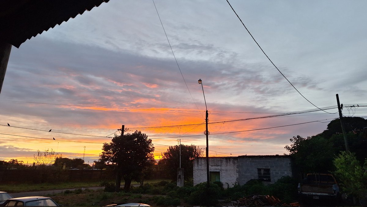 carrperalta's tweet photo. Soy la única mala madre que no subió foto del crío en su comienzo escolar ?? 🫣
Perdón hijo le estaba sacando foto al amanecer jajaj https://t.co/PptcBePP7n