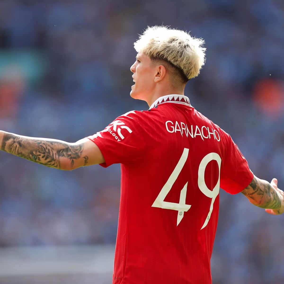 Now I see where you’re coming from. It is not about pro footballers, na Garnacho be the problem gan-gan. He must have traumatized you in different ways. 😂 🤣