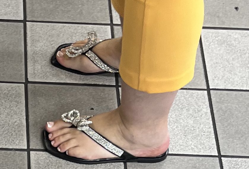 BestFootGallery's tweet photo. european mature bbw #candidfeet https://t.co/AJGbeYOvK4
