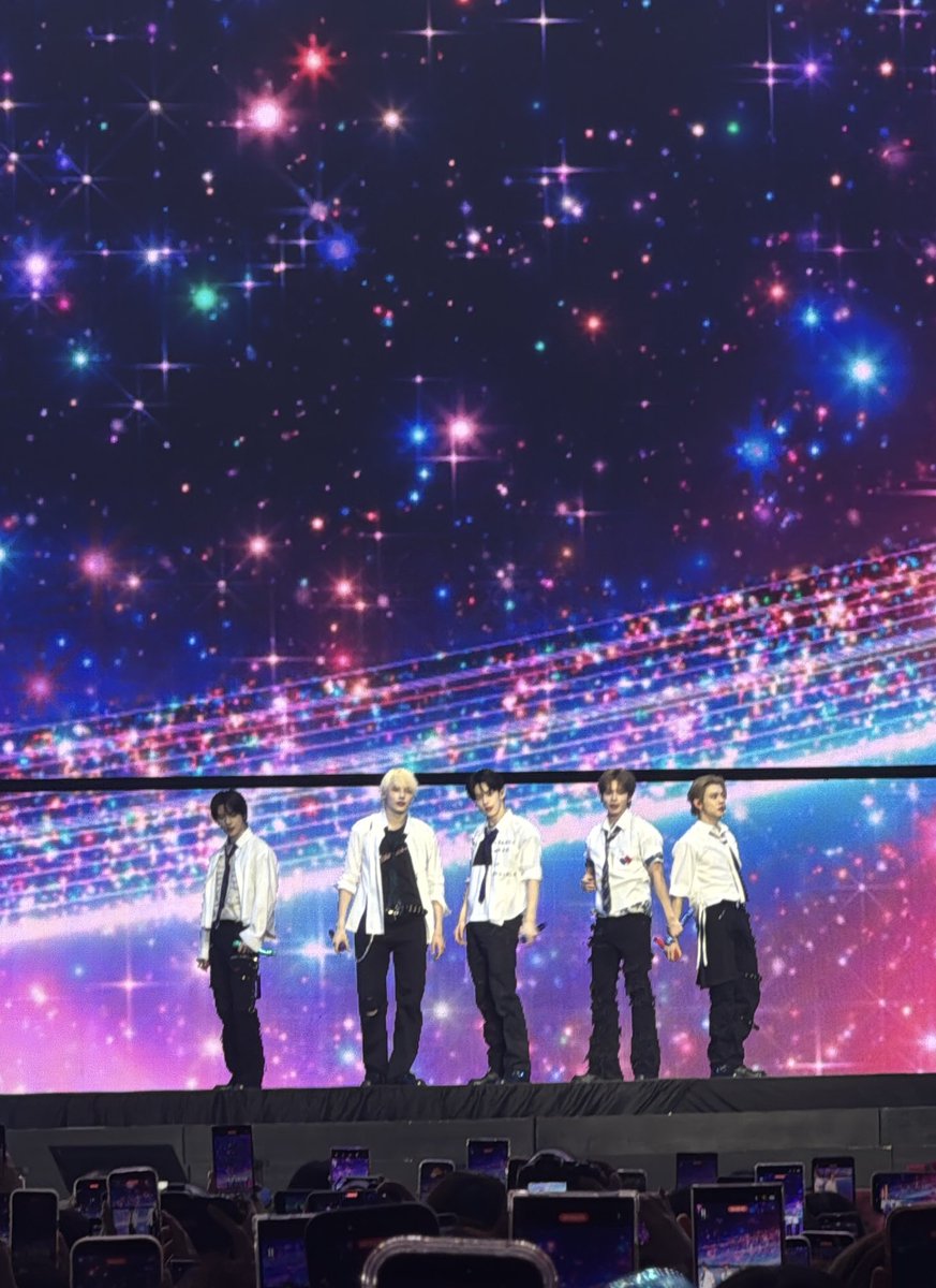 01star_5's tweet photo. #칠년을_넘어_투바투의_여행은_계속될거야
#ForeverTogetherWithTXT

사랑해 다섯 별 https://t.co/4udF4eeffg