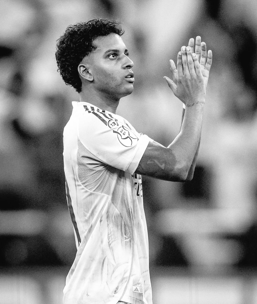 MadridUniversal's tweet photo. Injured himself last night and played until the end to try and help the team.

Not just any injury, an ACL tear.

Come back stronger, warrior. With you forever, Rodrygo. 🤍 https://t.co/HAep43FshU