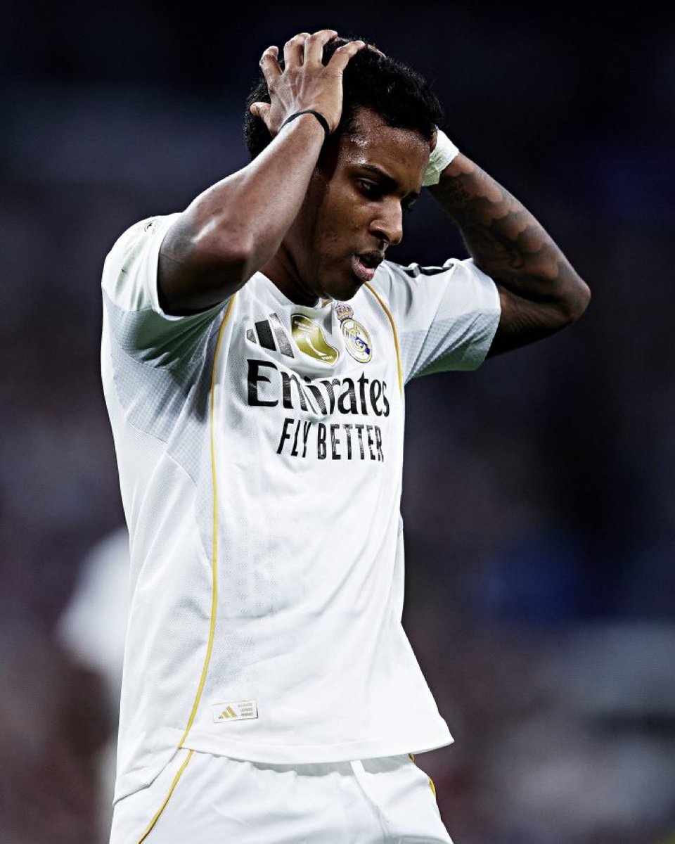 realmilgrauu's tweet photo. 🚨 URGENTE

Rodrygo, do Real Madrid, sofre lesão no ligamento cruzado anterior do joelho direito e está fora da temporada e da Copa do Mundo.

💔

🗞️/marca https://t.co/qPSVHDlS0k