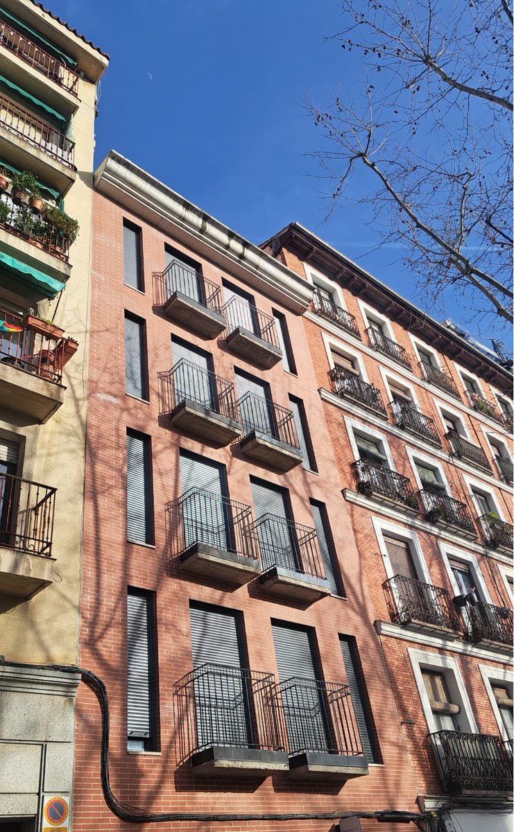 Acabamos de finalizar una actuación de cambio de uso en un edificio situado en la zona de El Rastro. Hemos transformado un edificio residencial de 6 plantas en Apartamentos Turísticos. Conoce todos los datos de nuestra intervención en este inmueble:
proteyco.es/portfolio/camb…