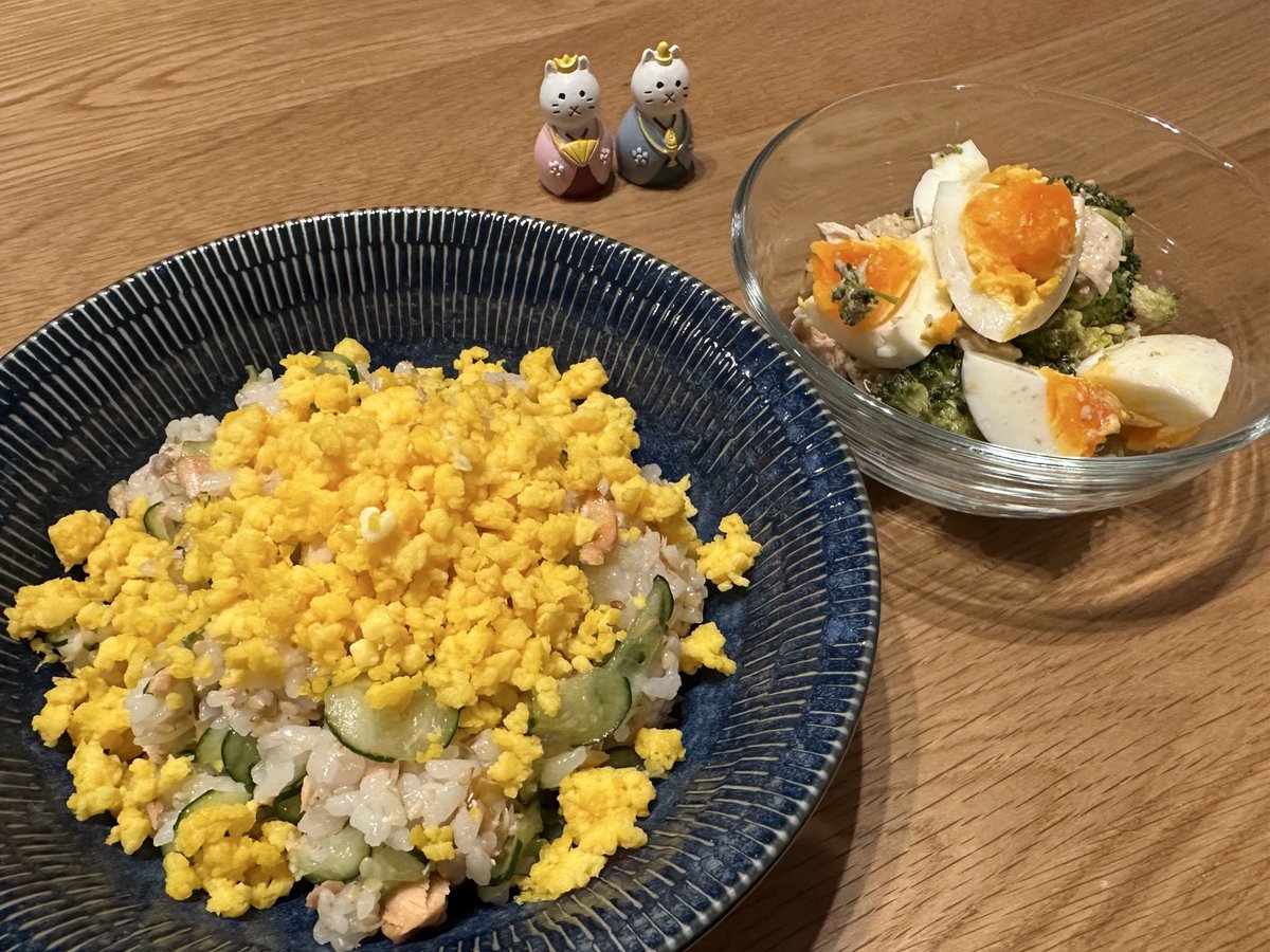 dolce_ASL's tweet photo. ひな祭りご飯🎎
息子は鮭寿司あんまり食べてくれなかった😢
ひなあられもお菓子みたいだからいっぱい食べると思ったけどあんまり食べなかったなー https://t.co/MtNVKSipdY