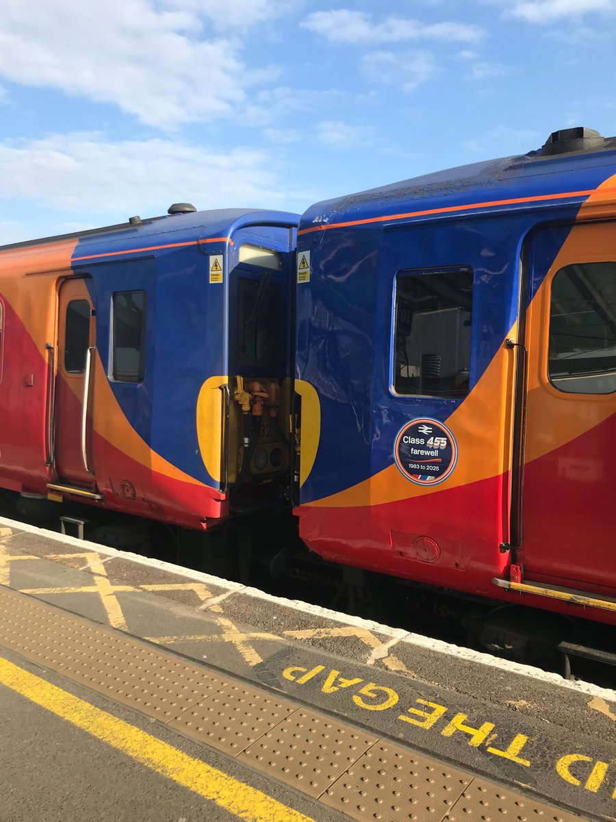 gymnastphil's tweet image. Look what I just happened to come across at #claphamjunction on my way to work, a #southwesternrailway #class455. It must’ve been used to a due shortage of trains for whatever reason is my guess.