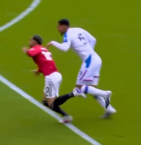 If this was an Arsenal player, this dive would have been the subject for discussion for the rest of the season.