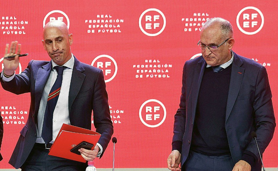 Kike_Marin_'s tweet photo. #ÚLTIMAHORA | Efectivamente, aunque suene a broma pesada, Andreu Camps, exsecretario general de la @rfef con Rubiales, había sido propuesto para ser miembro del Tribunal Administrativo del Deporte durante los próximos cuatro año. Sin embargo, afortunadamente NO ha sido elegido 👎 https://t.co/CcWQ9VOEhF