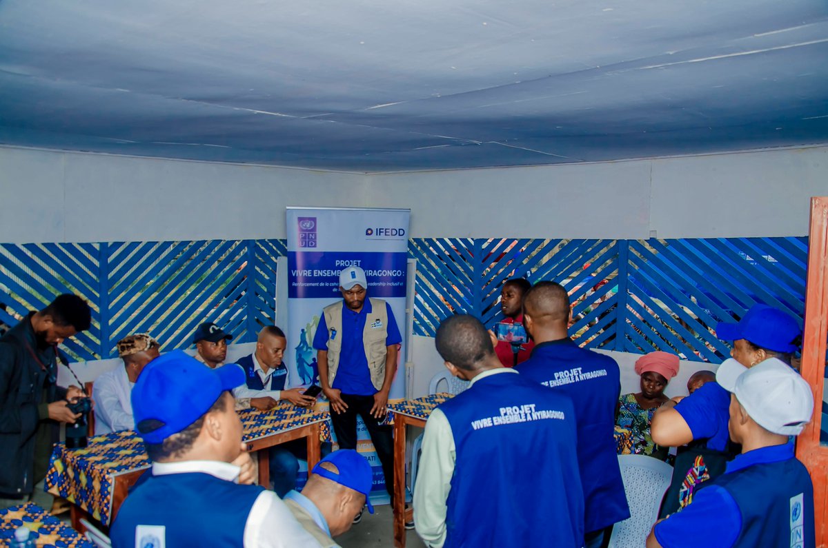 ifedd_rdc's tweet photo. Sur le terrain à Kibati !

Une mission conjointe de l'Ambassade de Suède, 
pour assurer le suivi des projets financés via le @PNUD_RDC et dont l'un est exécuté par IFEDD-RDC dans le territoire de Nyiragongo, pour le Volet Cohésion sociale.
↪️https://t.co/k3o1hApq1W

#IFEDD #RDC https://t.co/2Z4Pq2KpNs